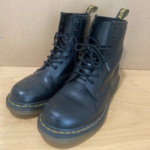 Dr Martens- Black Lace Up
